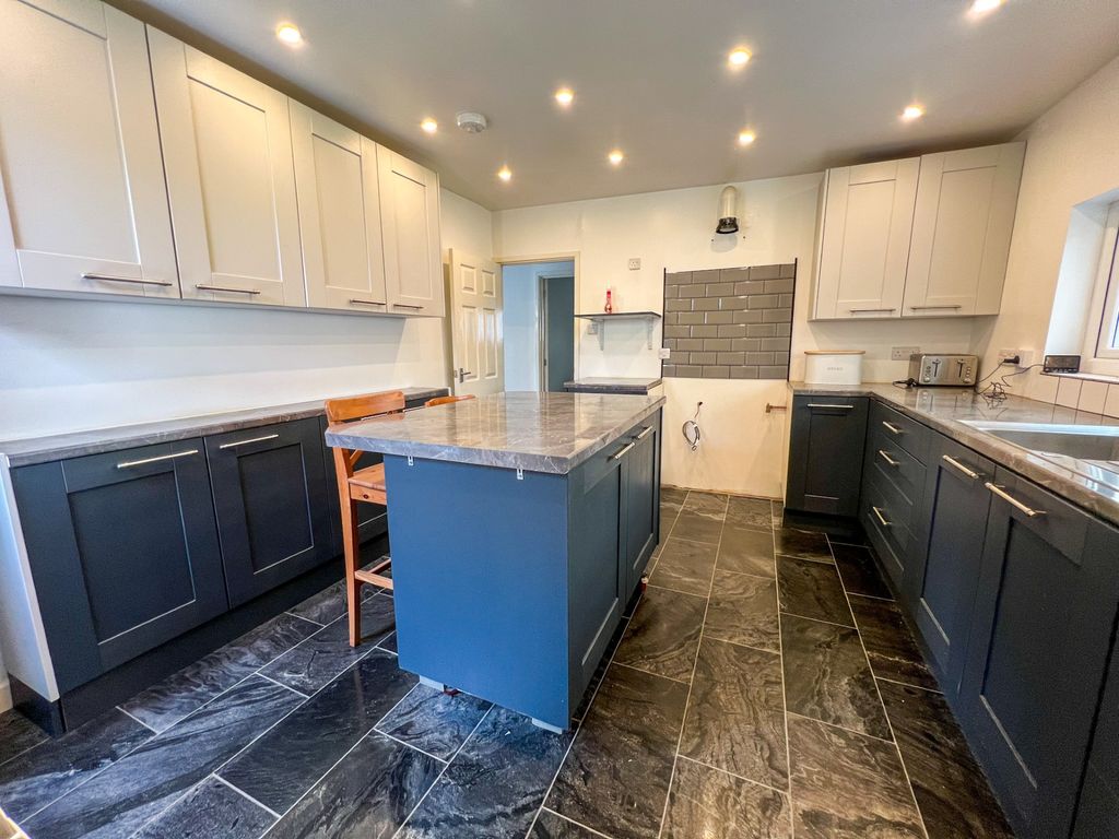 Property photo 3 of 15 32d025Ff-B9E2-4A66-81d5-2A4ba298151d