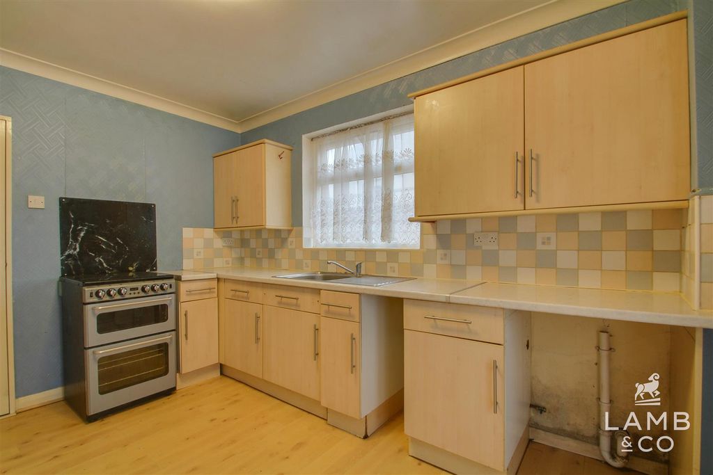 Property photo 3 of 13 Kitchen