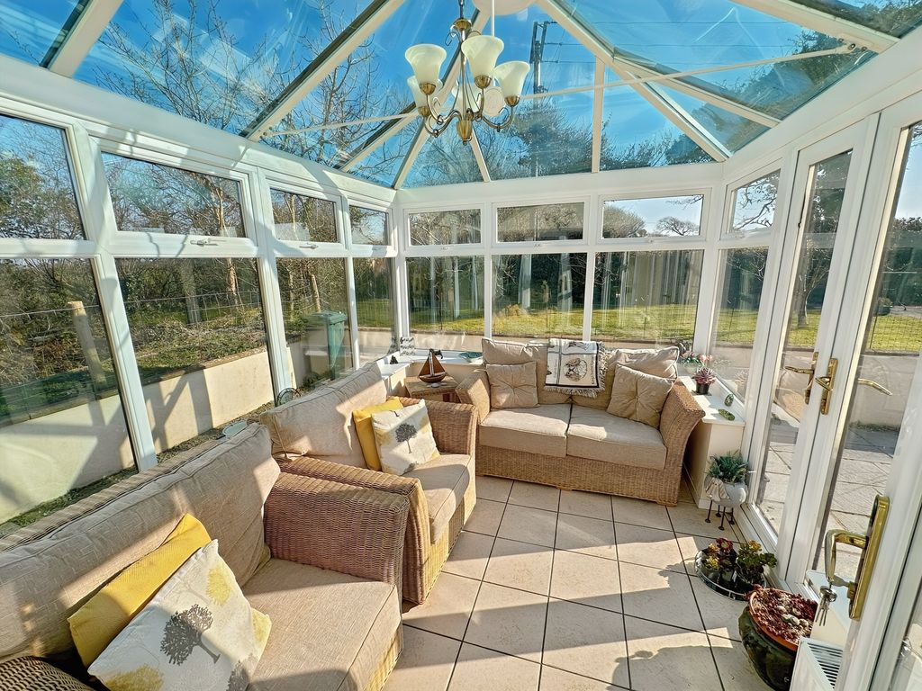 Property photo 3 of 28 Conservatory