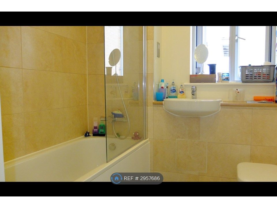 Property photo 3 of 5 Bathroom Tiled With Windows