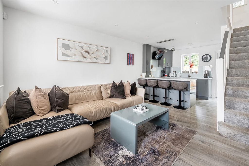 Property photo 3 of 11 45-Copperfields-5.Jpg