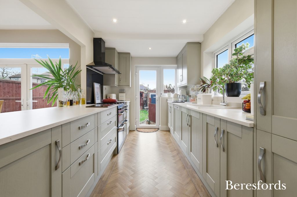 Property photo 2 of 26 Picture No. 25