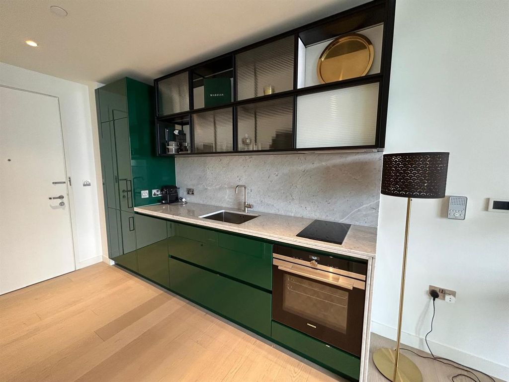 Property photo 3 of 8 Districts London (3).Jpg