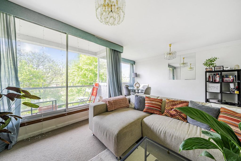 Property photo 3 of 16 Picture 3