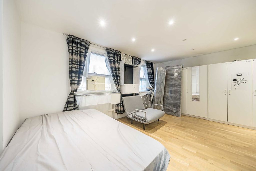 Property photo 3 of 4