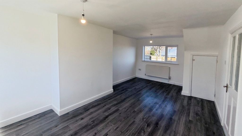 Property photo 2 of 21 Lounge