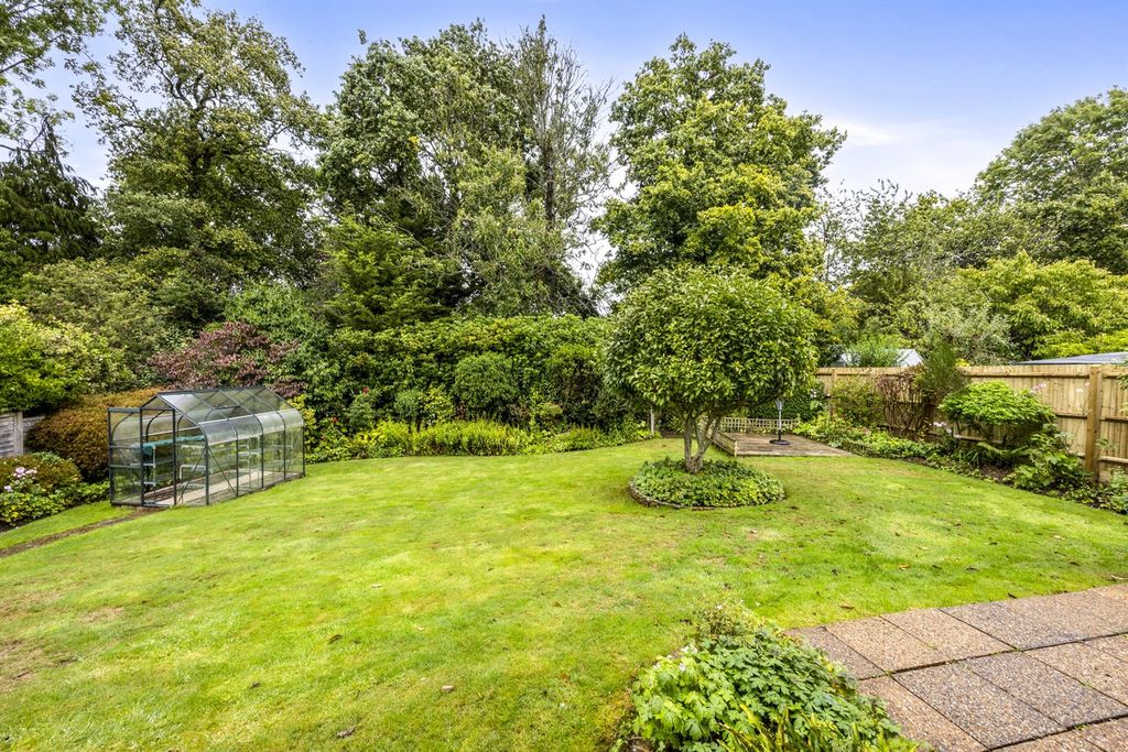 Property photo 2 of 17 Garden
