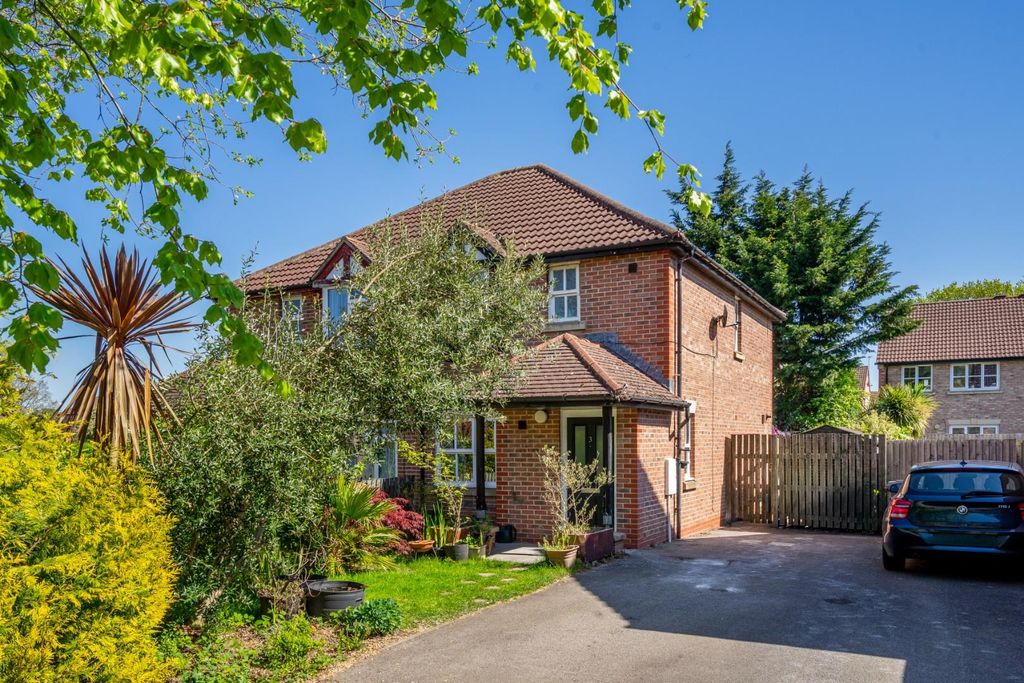 Property photo 1 of 12 External