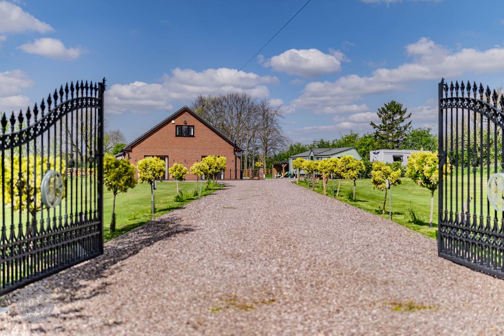 Property photo 3 of 39 Picture No. 09