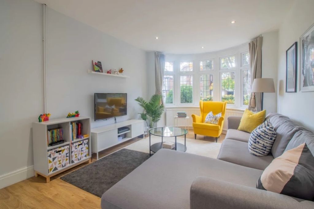 Property photo 2 of 13 Lrg_Bh78Awqa2_551020_883595287022263296