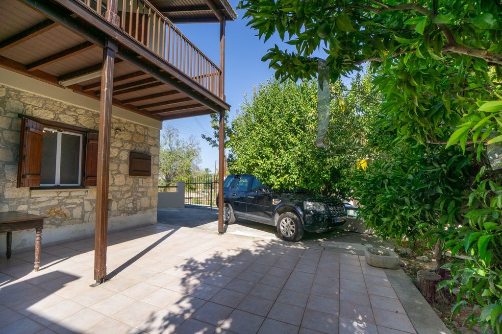 Property photo 2 of 18