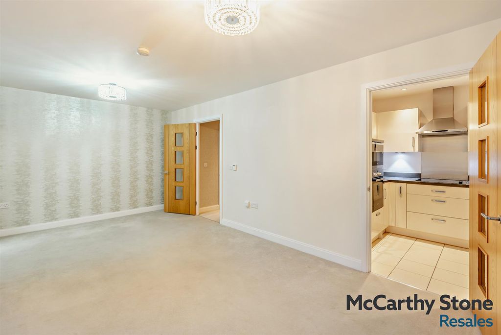 Property photo 3 of 19 8676281-Interior11-800.Jpg