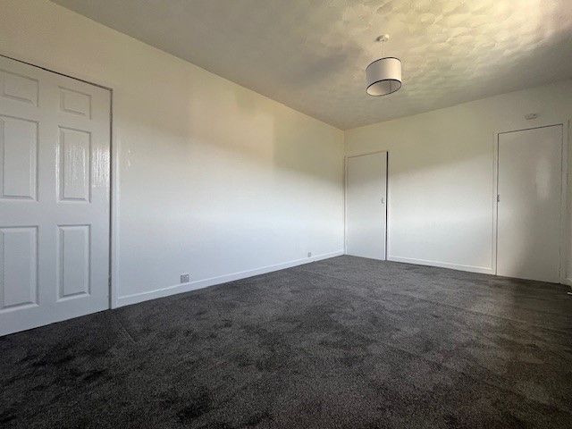 Property photo 1 of 9 Master Bedroom