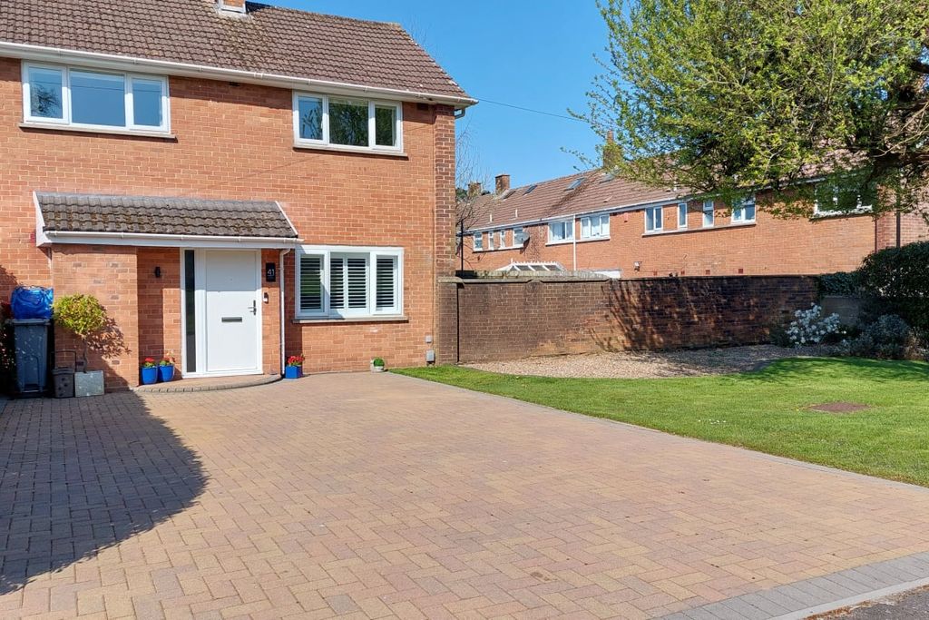 Property photo 1 of 32