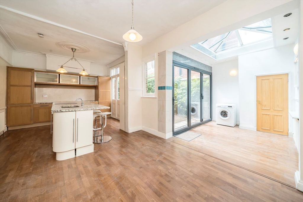 Property photo 3 of 7