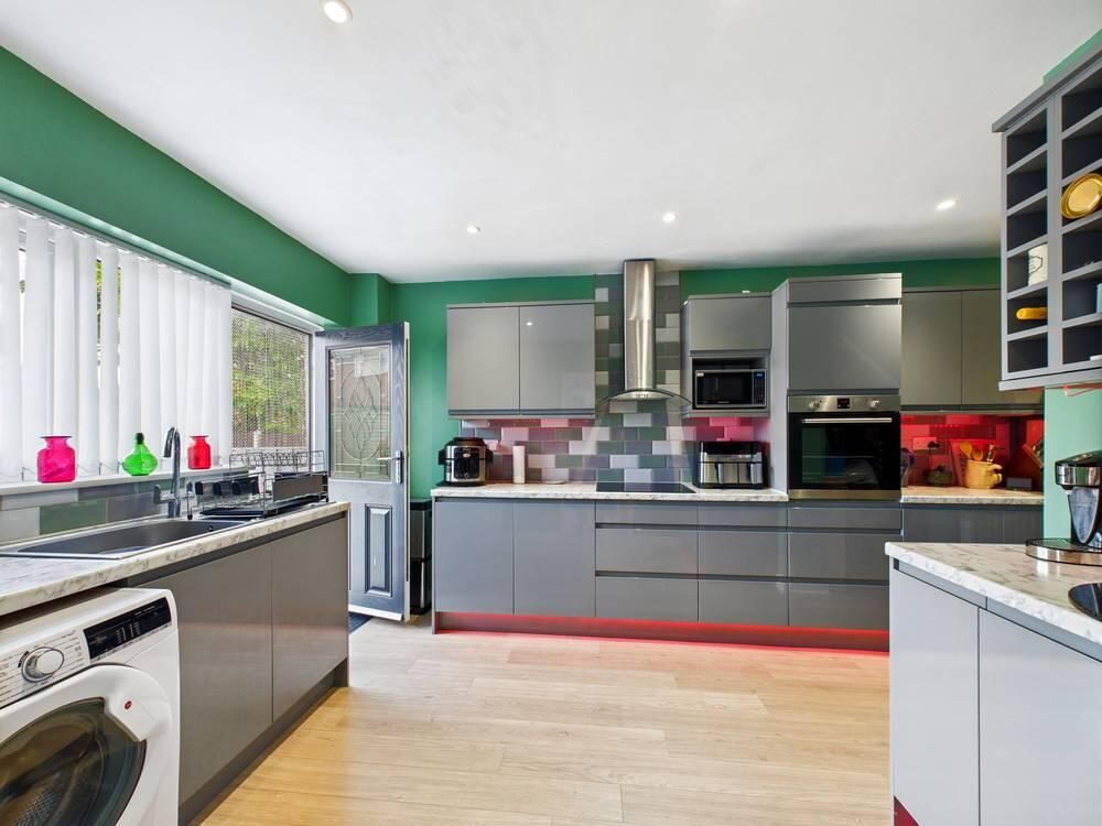 Property photo 3 of 13 Kitchen