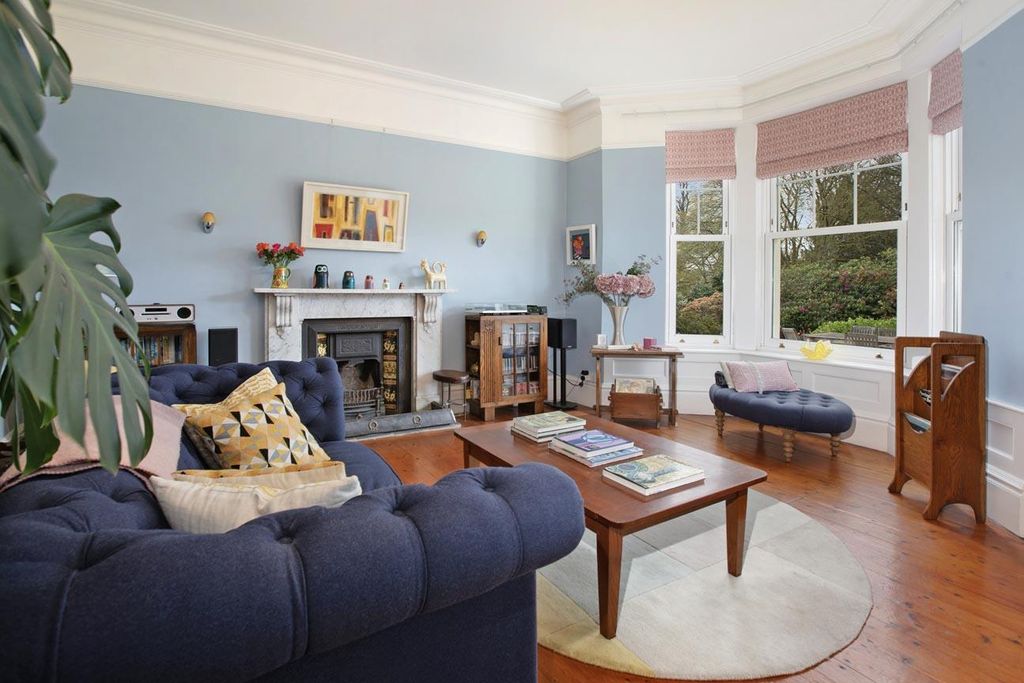 Property photo 2 of 42 Sitting Room