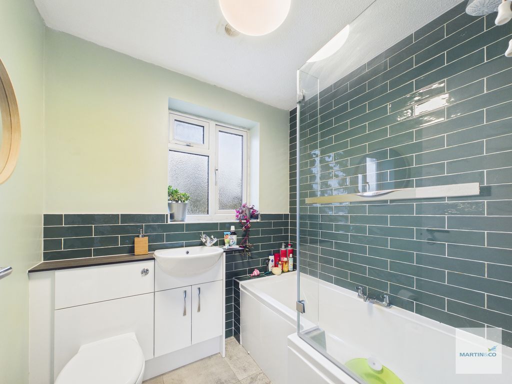 Property photo 3 of 15 Cam03394G0-Pr0459-Still005