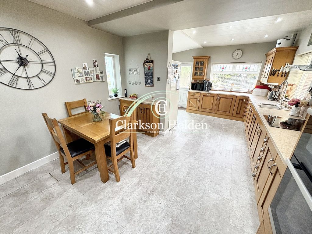 Property photo 2 of 34