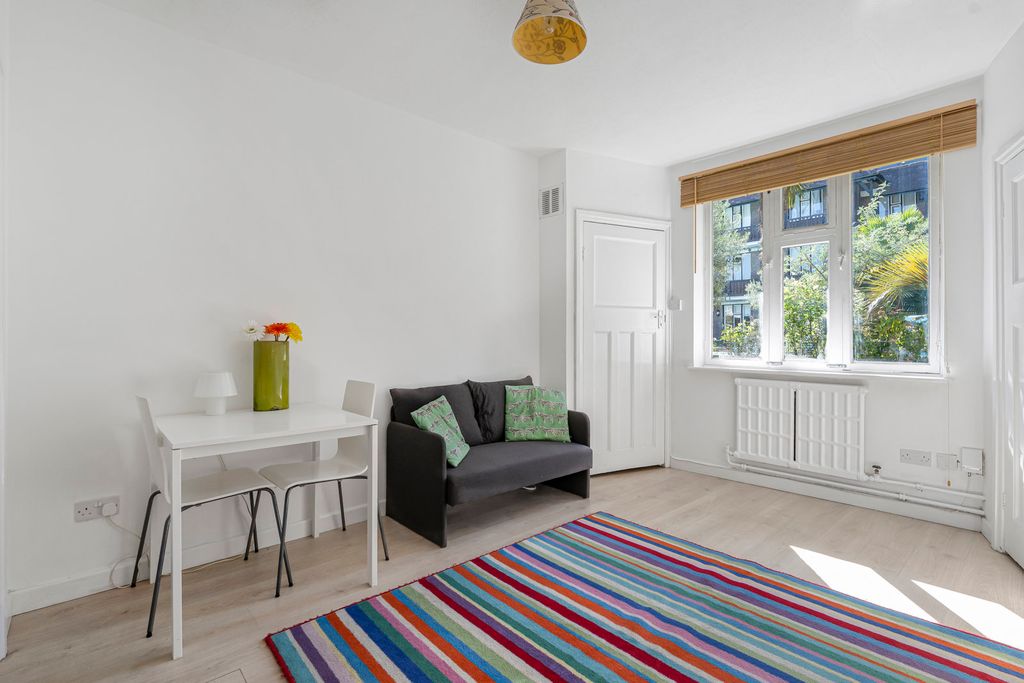 Property photo 2 of 19 Studio