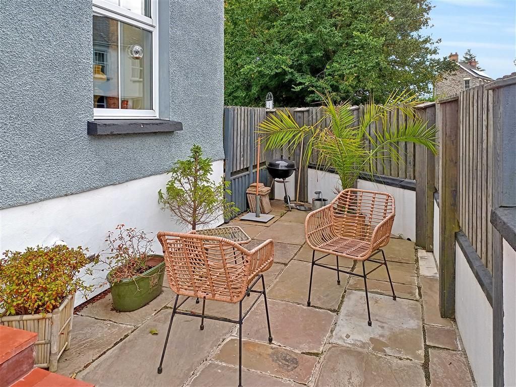 Property photo 2 of 10 Pretty Courtyard Garden