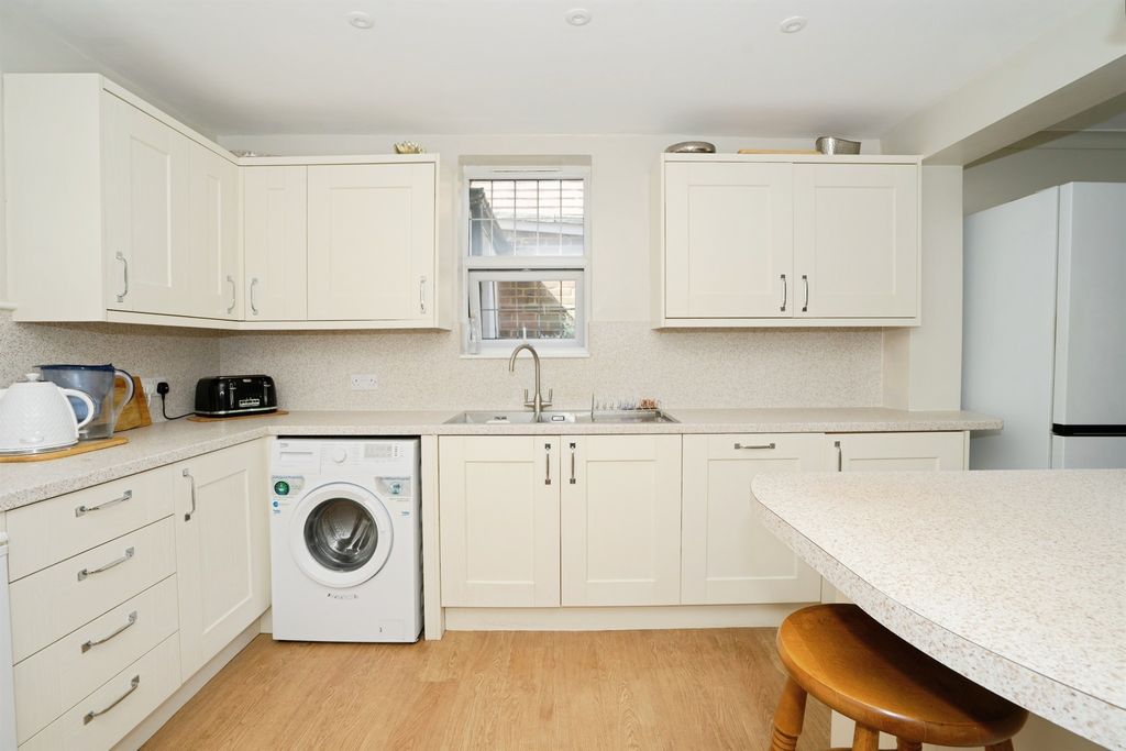 Property photo 3 of 22
