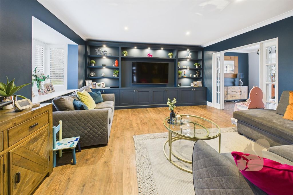 Property photo 3 of 21 Lounge