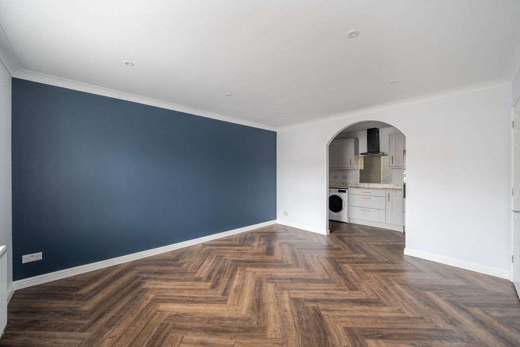 Property photo 2 of 10 1438310-4-69Ccf06...