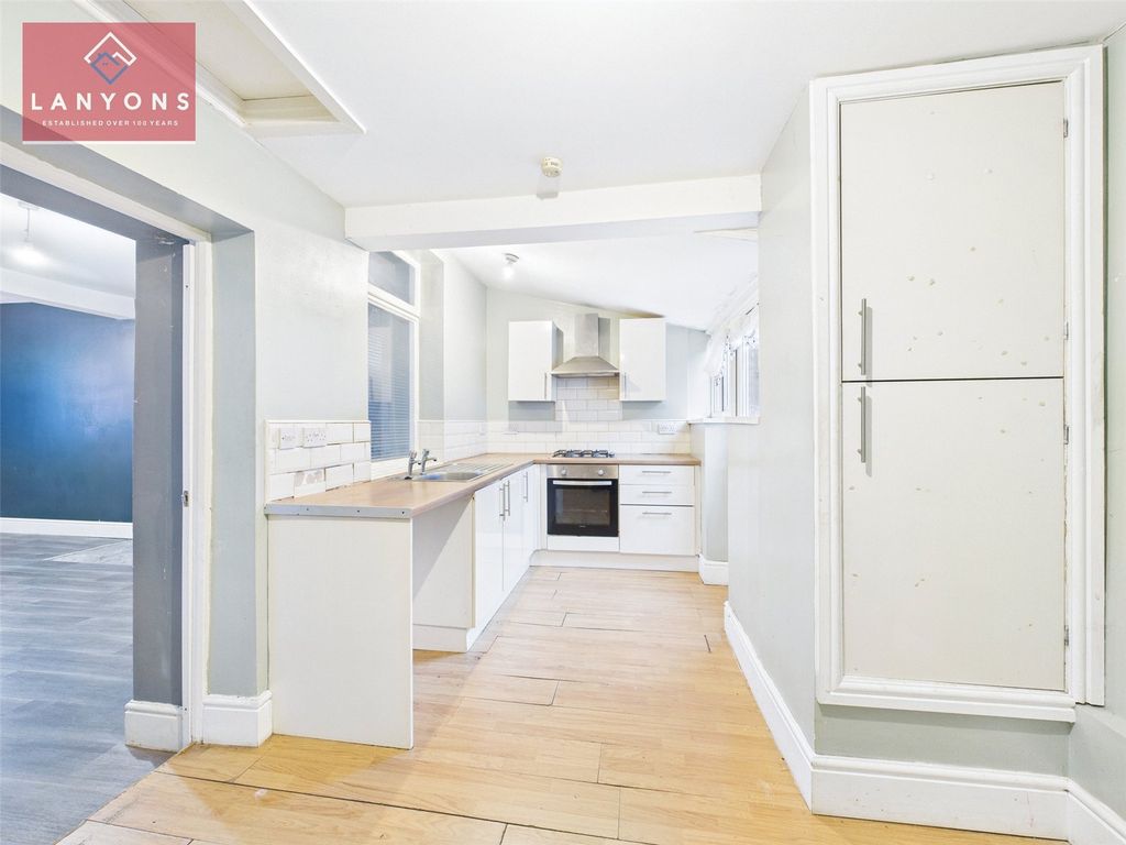 Property photo 3 of 16 Picture No. 30