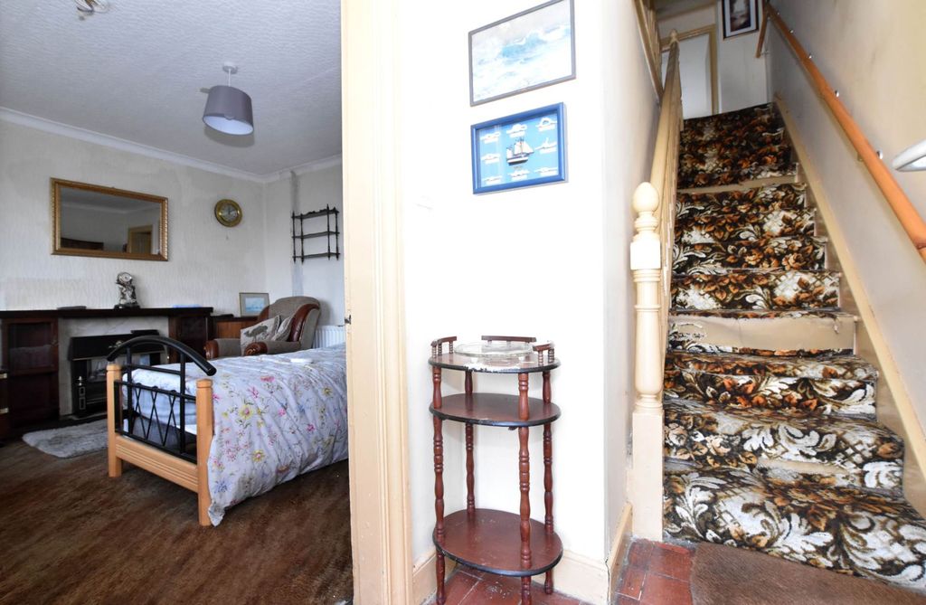 Property photo 3 of 19