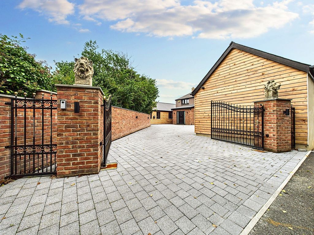 Property photo 2 of 70 Front Gates
