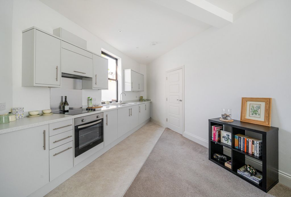 Property photo 3 of 10 13-68246Adac18F9-...