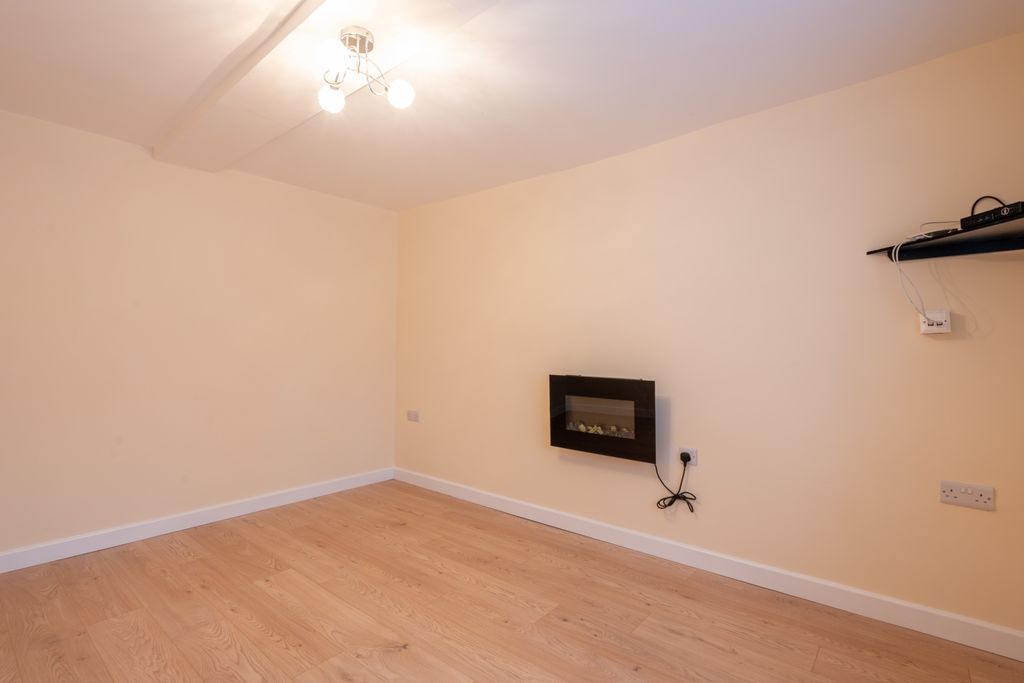 Property photo 3 of 21 Image 2