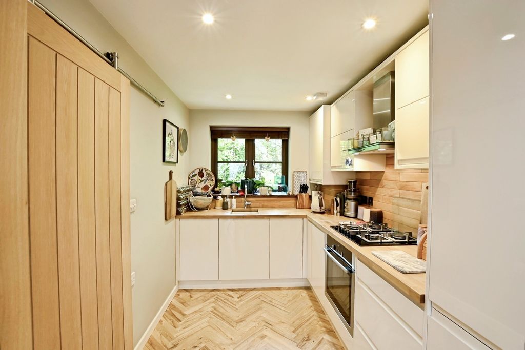 1 bed end terrace house for saleHampers Green, Petworth, West Sussex GU28