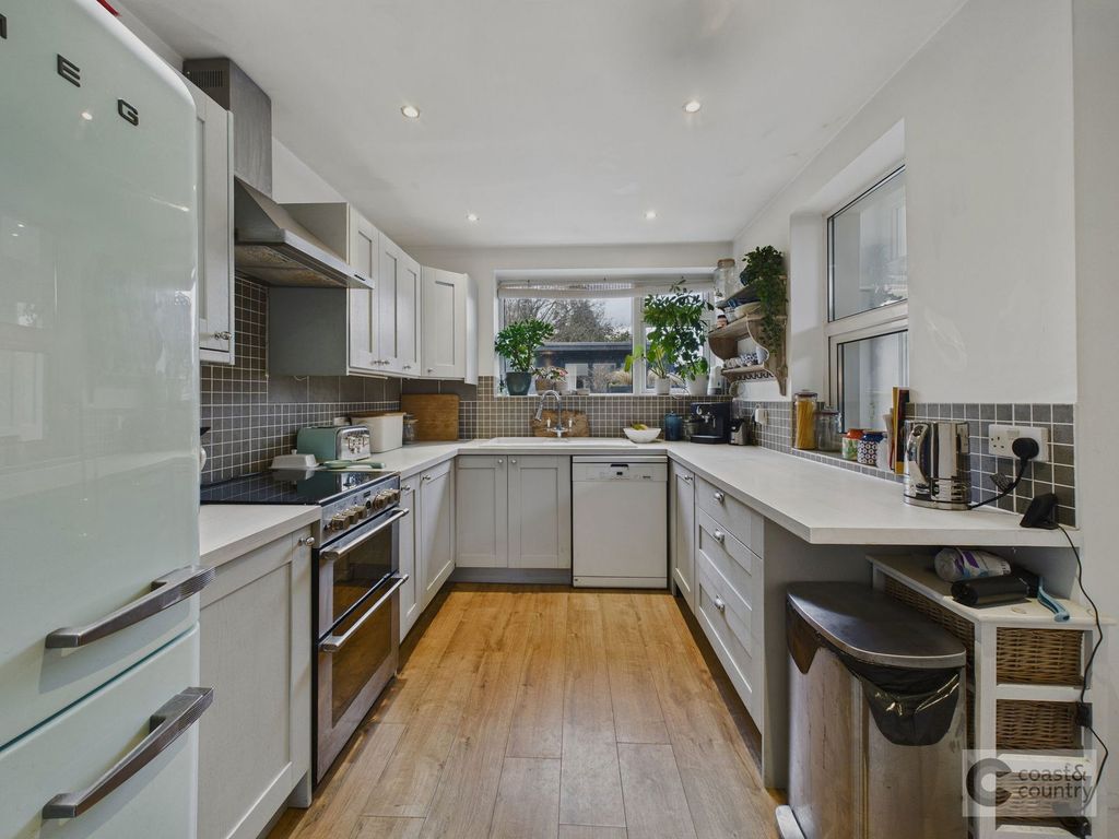 Property photo 3 of 25