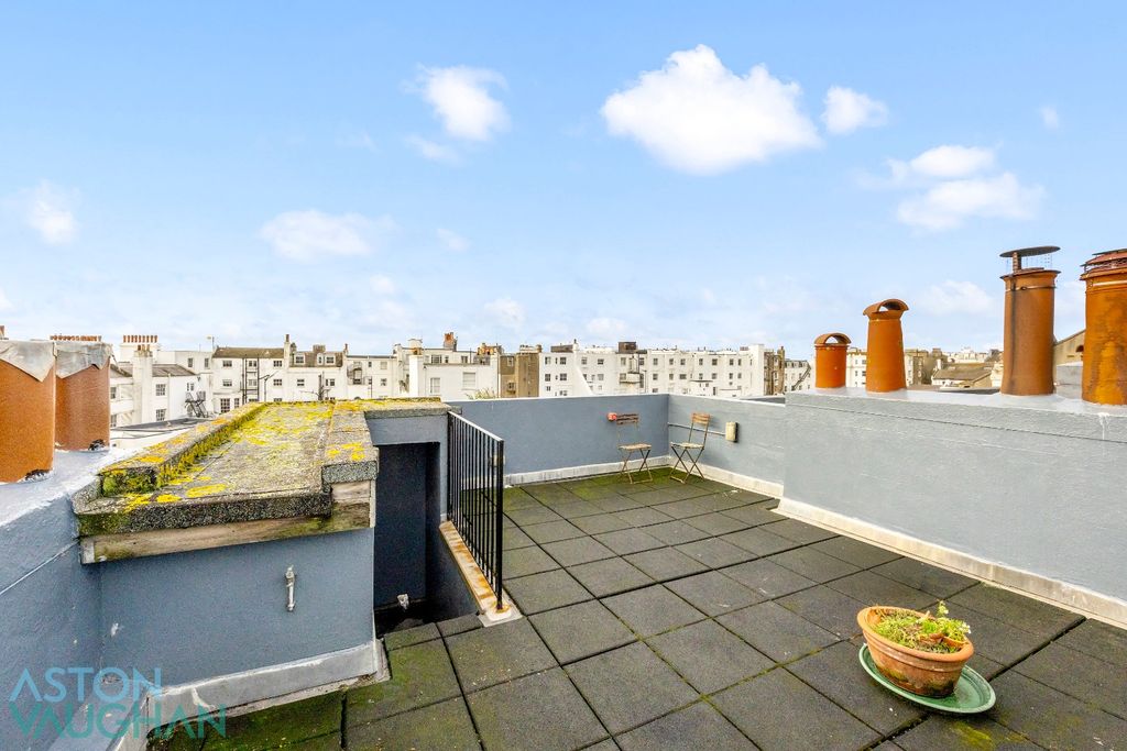 Property photo 2 of 22 4592331