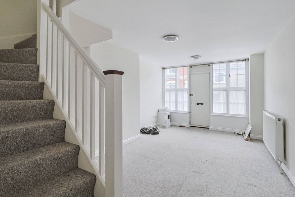 Property photo 2 of 16 1 Crown Mews, South Street, Crewkerne, Somerset, Ta18 8Db