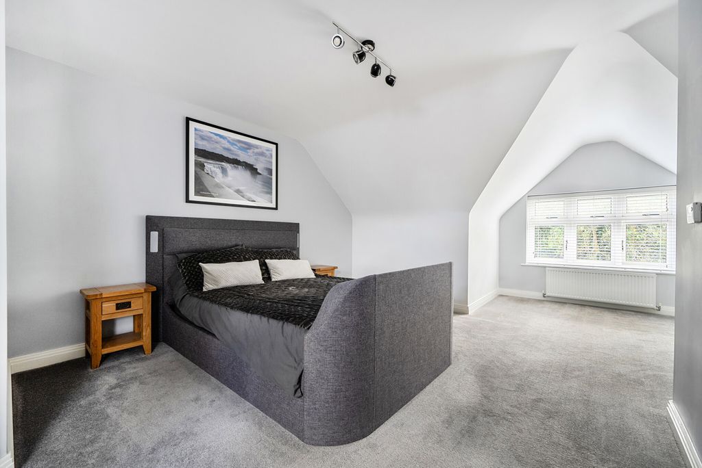 Property photo 3 of 23 1472648-20-6A217A...