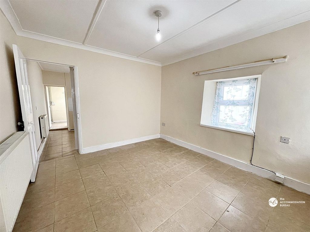 Property photo 2 of 10 Living Room