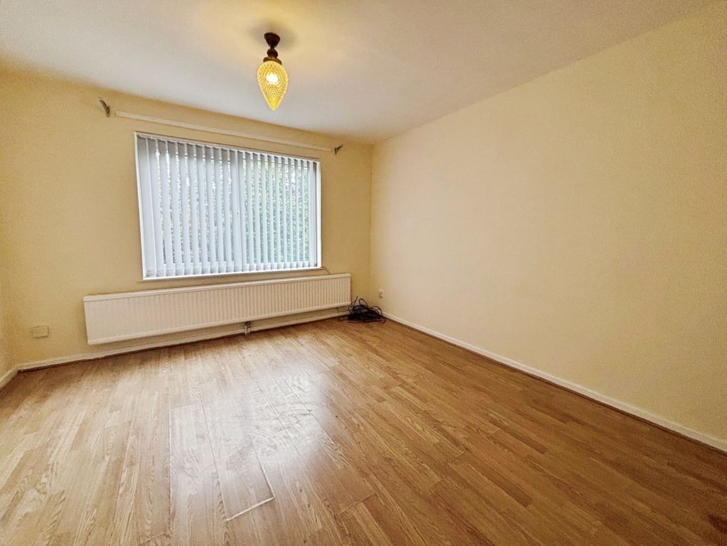 Property photo 3 of 17 Pbox-Bedroom-327110.Jpg