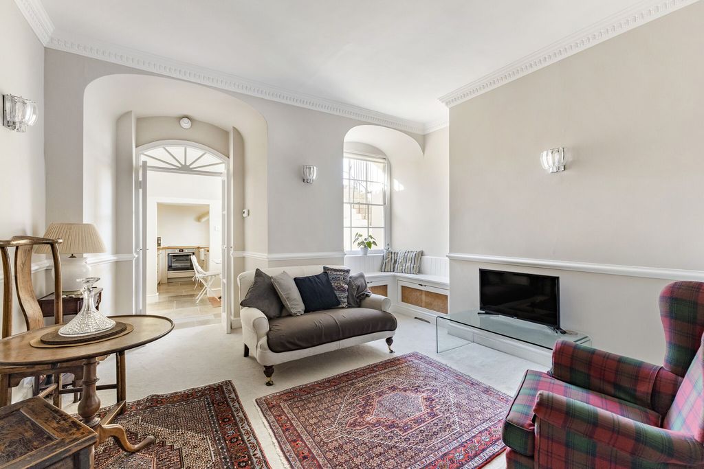 Property photo 2 of 12 Sitting Room