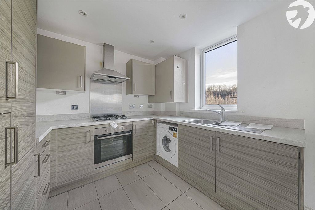 Property photo 3 of 16 Kitchen