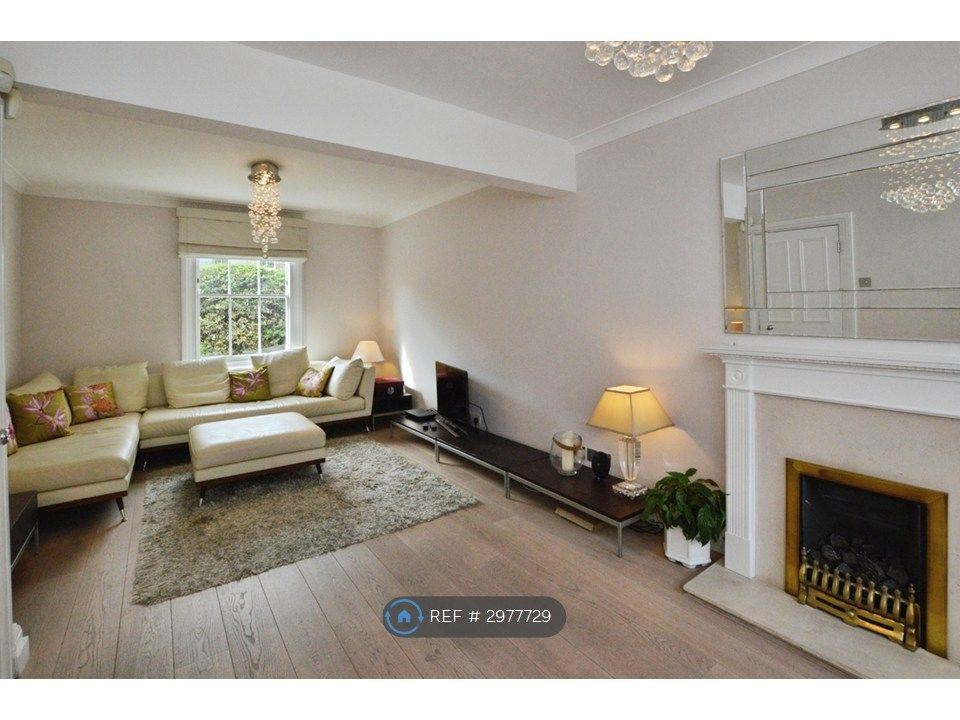 Property photo 2 of 16 Sitting Room