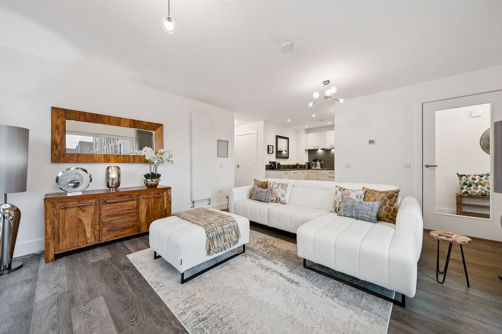 Property photo 3 of 28