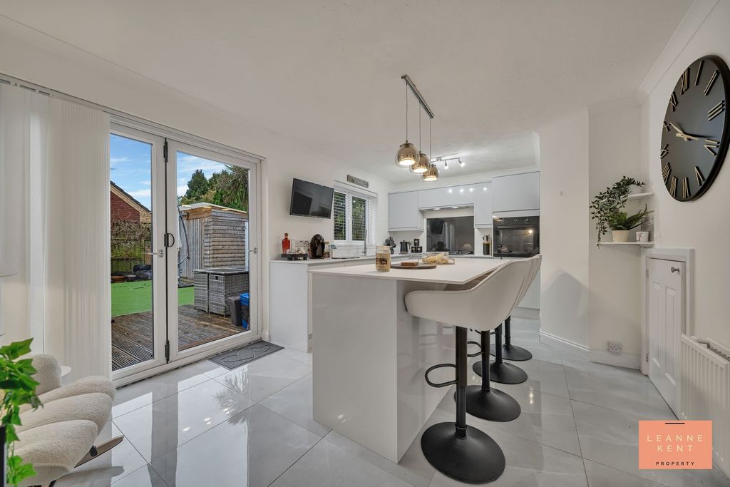 Property photo 3 of 41