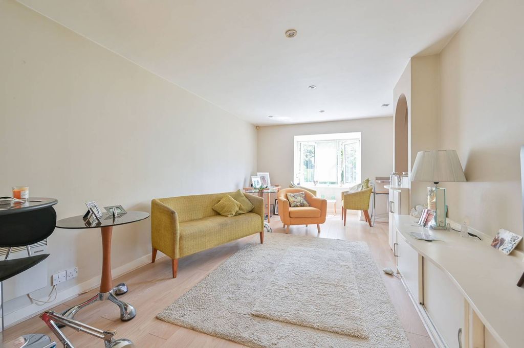 Property photo 3 of 10