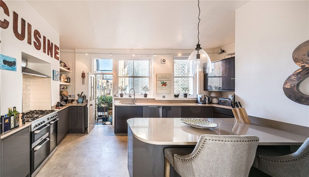 Property photo 2 of 21 Picture No. 02