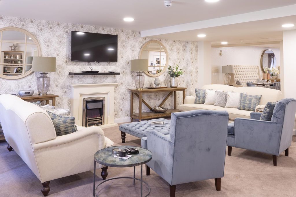 Property photo 1 of 14 Communal Lounge