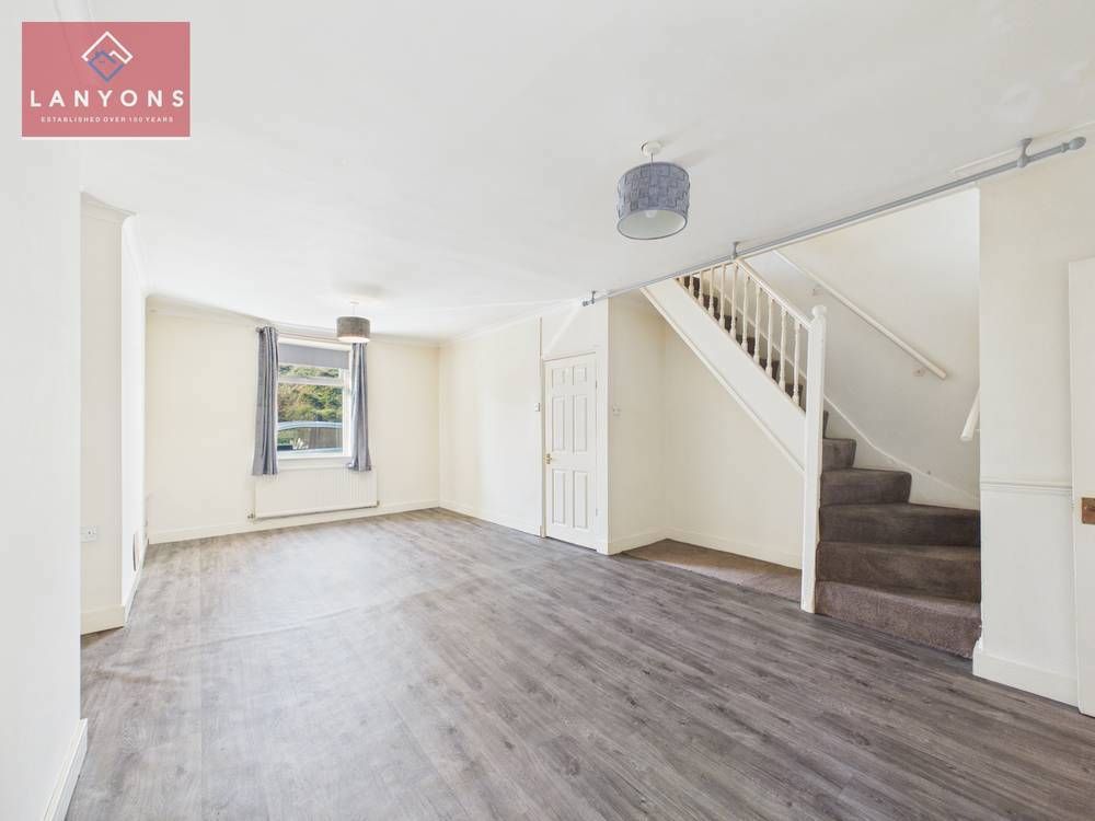 Property photo 2 of 12 Giraffe360-Still002