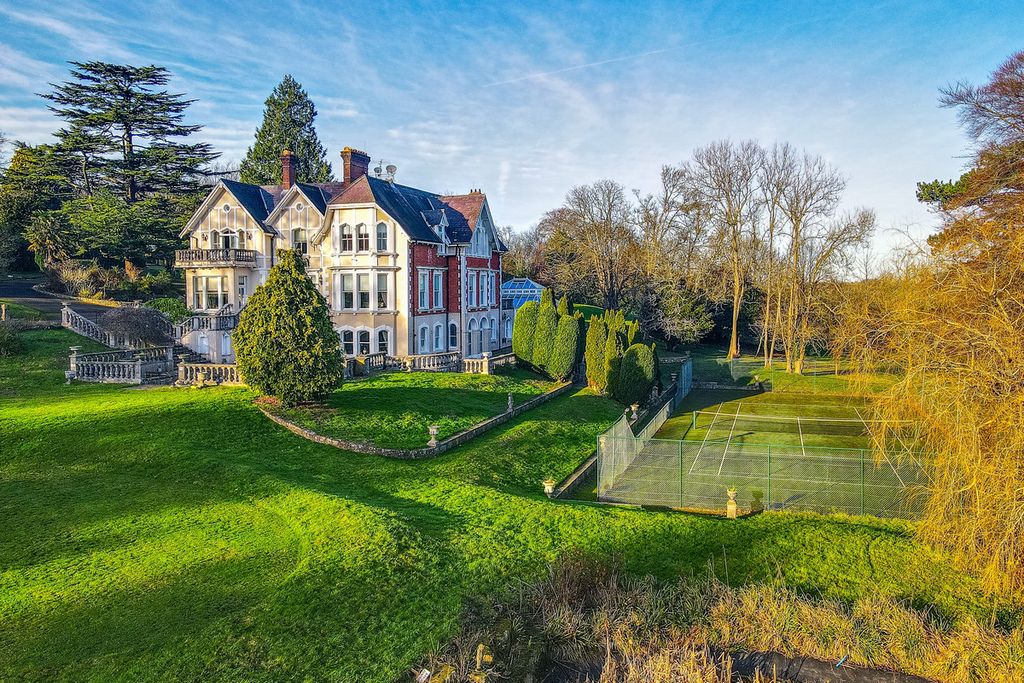 Property photo 1 of 40